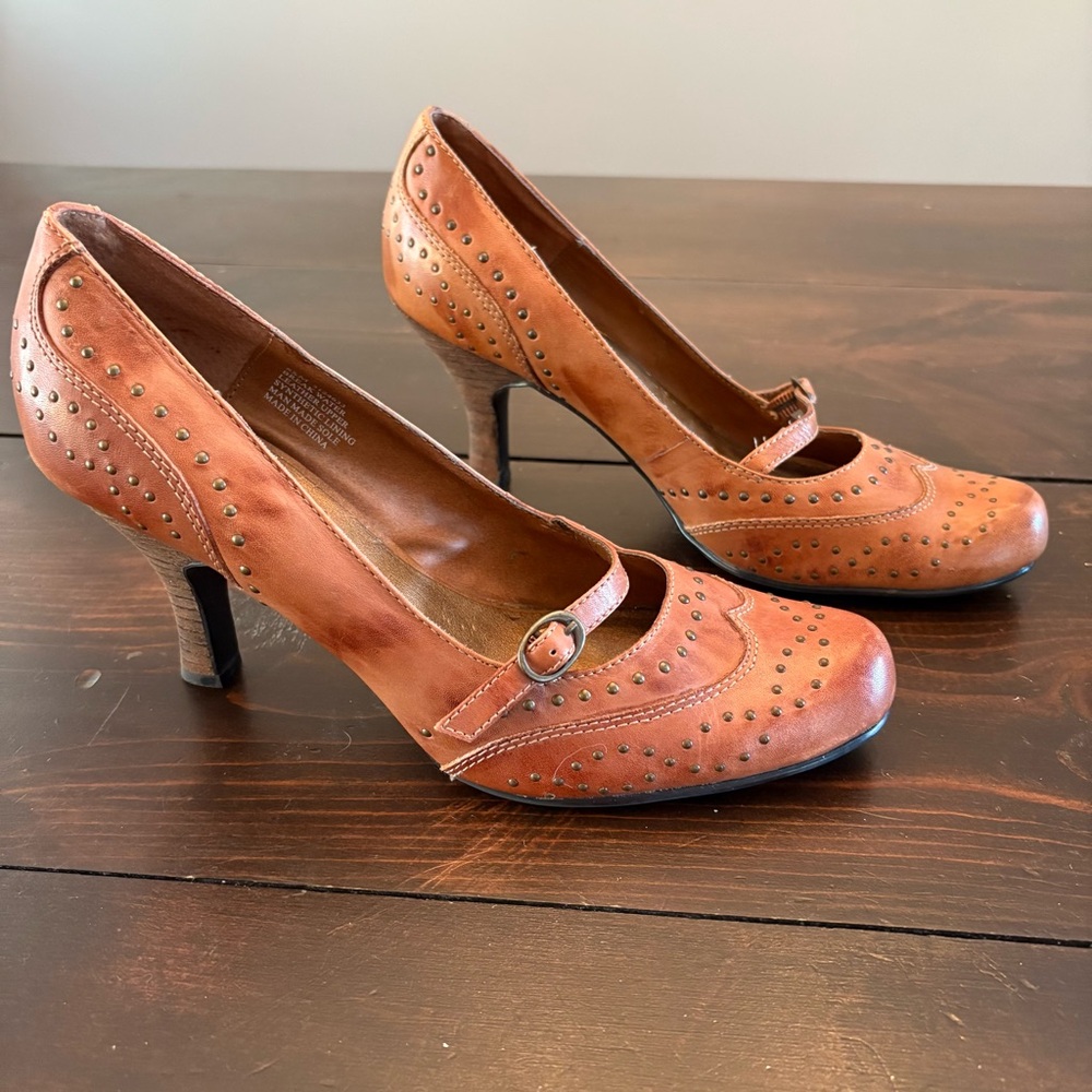 Reaction Kenneth Cole Tan Studded Heels